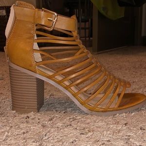 Brown/tan Chunky heel